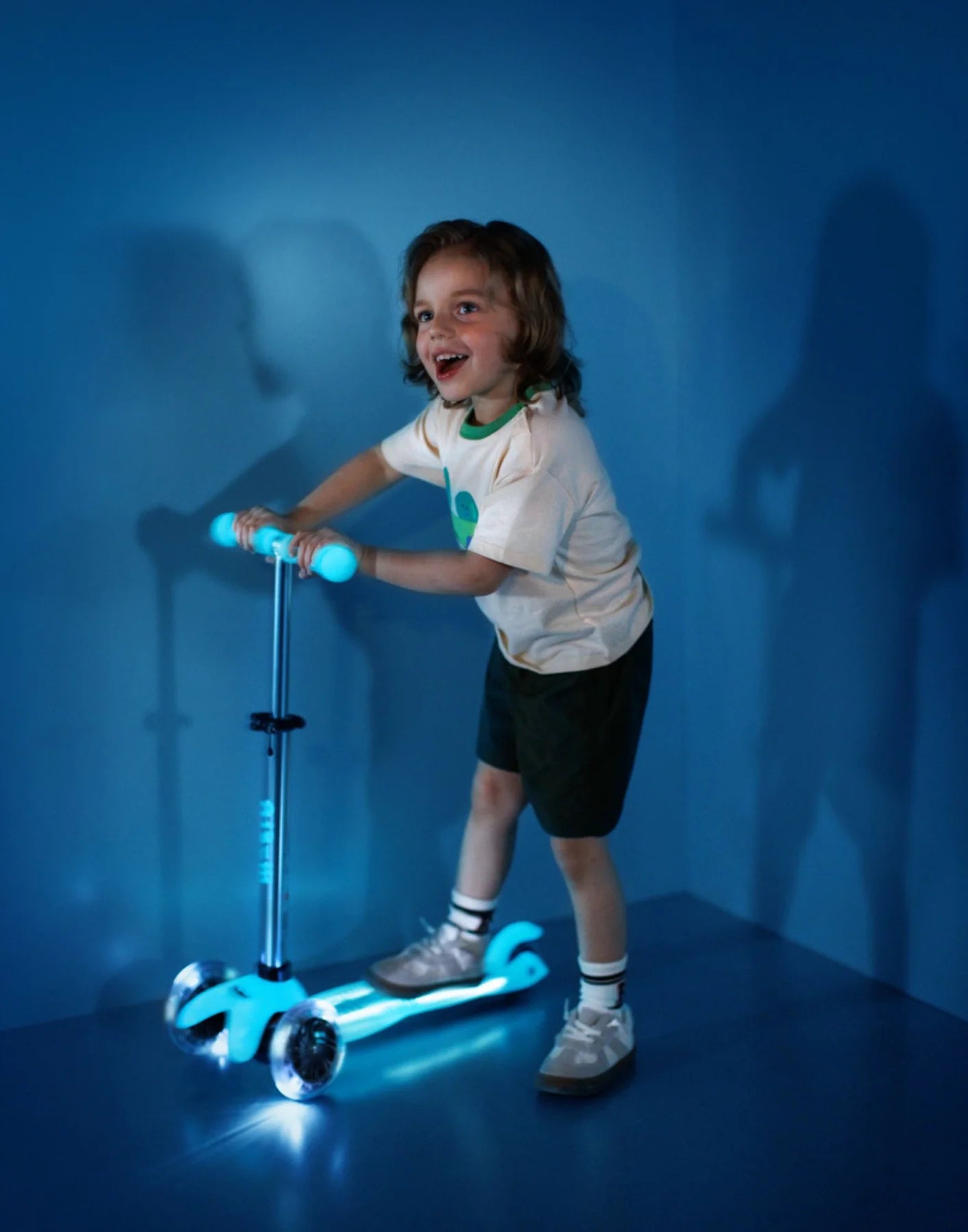 Micro Scooter Mini Deluxe Glow LED Plus - Glacier Aqua